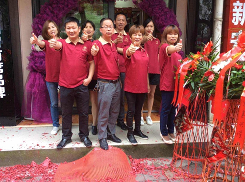 熱烈祝賀富軒門窗鷹潭專賣店迎開門紅，簽單絡繹不絕！